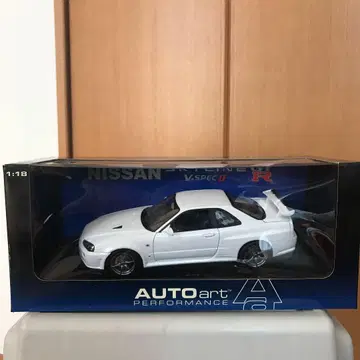 미니카 1/18. AUTO art(오토 아트). 닛산 스카이라인 GTR