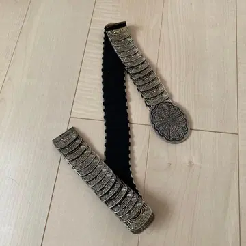 빈티지풍 메탈 플레이트 장식 밴딩 벨트