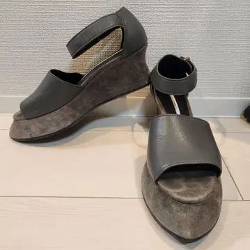 카밀라 스코브가드 2014ss 가죽 웨지 샌들