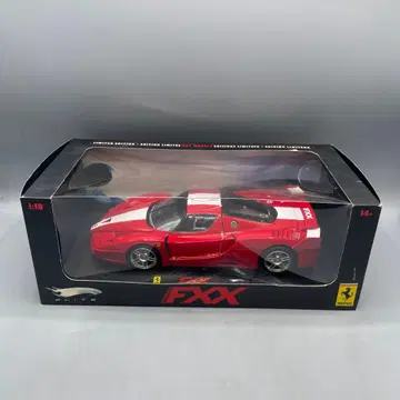 1/18 페라리 FXX 빨간색 x 화이트 핫휠 엘리트