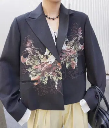 Ameri PIXEL FLOWER PRINT SHORT JACKET