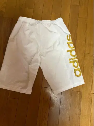 adidas 숏팬츠 화이트 골드 로고 L 사이즈