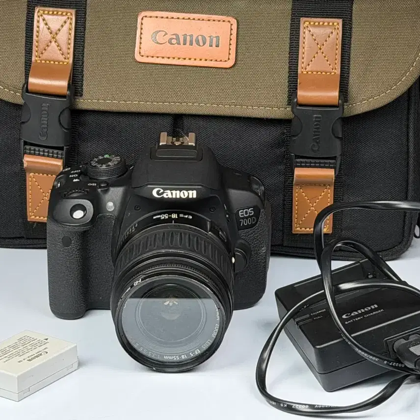 캐논 EOS 700D DSLR 카메라