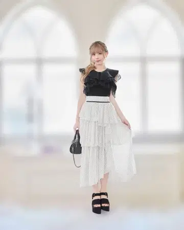 미셸 마카롱 도트 프릴 스커트