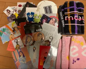 TWICE 굿즈 묶음 판매 캔뱃지 타월 키링