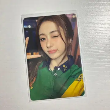 르세라핌 윤진 포토카드 PUREFLOW HMV 럭키드로우