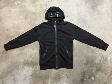 C.P. COMPANY 고글 후드티 블랙