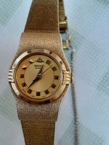 SEIKO QUARTZ V401-0370 골드 여성용 손목시계