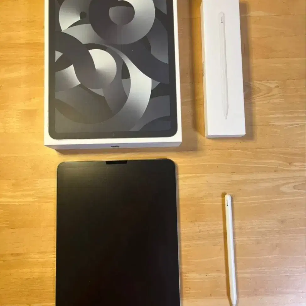 iPad Air 5 64GB Wi-Fi Gray, includes Apple Pencil 2nd generation