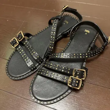 ZARA 블랙 골드 스터드 샌들