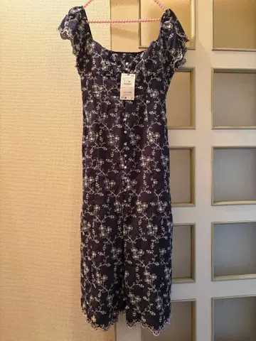 미사용 새상품 ZARA 자수 원피스 네이비 L 사이즈 새상품