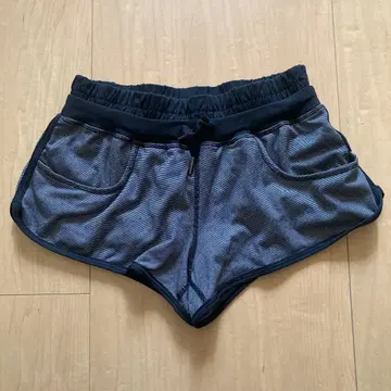 룰루레몬 숏팬츠 차콜 그레이 사이즈 2 미사용품