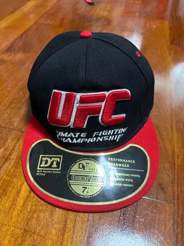 UFC 베이스볼캡 스냅백 블랙 레드