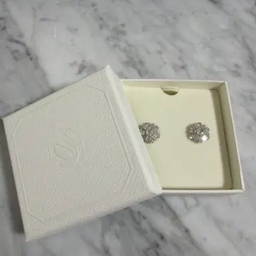 SWAROVSKI 스와로브스키 귀걸이 양쪽 귀용 크리스탈