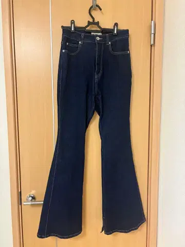 LOWRYSFARM 내 슬릿 벨 보텀 데님 팬츠