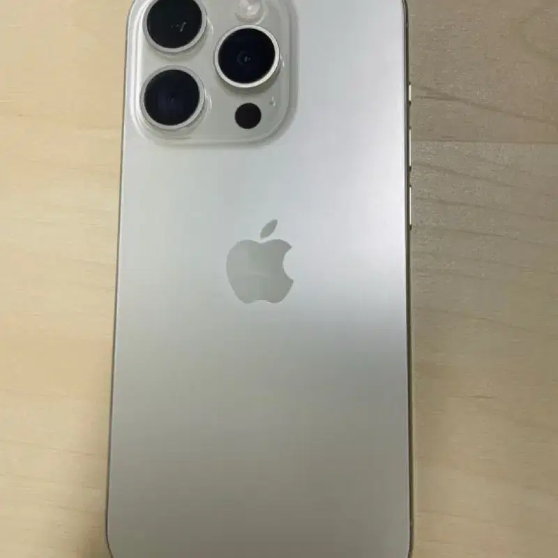 아이폰 15pro 256GB > 아이폰 17pro로 교신 구합니다