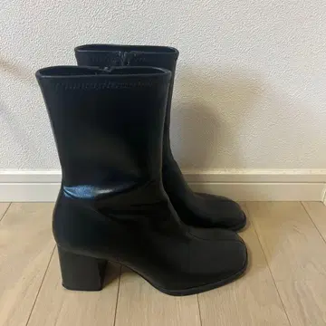 ZARA 스퀘어 가죽 부츠 새상품급