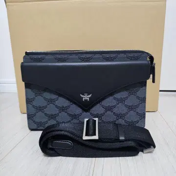 MCM 모노그램 숄더백 블랙