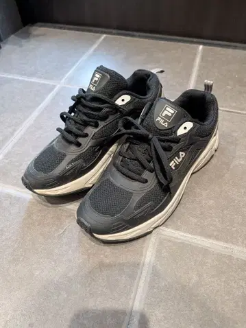 FILA 스니커즈 블랙 27.0