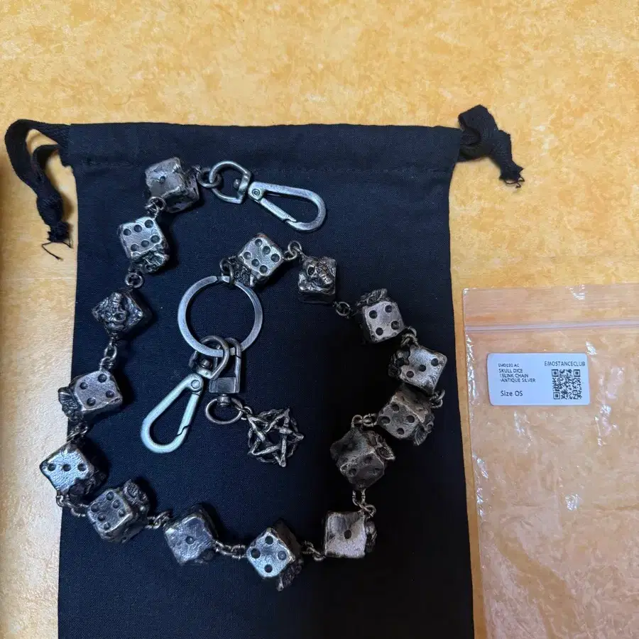 OS) Emosstance Club Skull Dice 15 Link Chain - Antique Silver