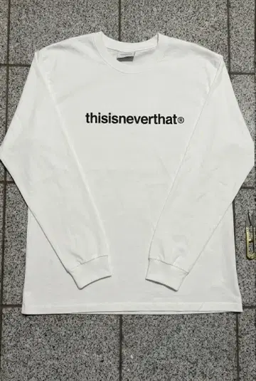 미사용 thisisneverthat 로고 긴팔 T셔츠 화이트