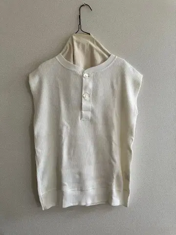 화이트 리브 슬리브리스 헨리넥