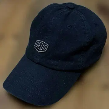 DEUS EX MACHINA 캡 모자