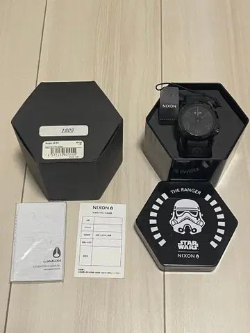 초레어 Nixon x Star Wars 콜라보 시계