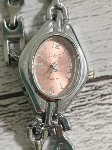D&G 여성용 쿼츠 손목시계 핑크 다이얼