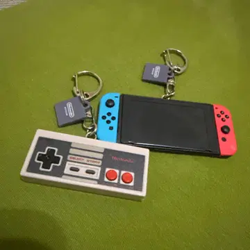 [ 새상품급 ] 닌텐도 키링 2개 세트 Switch 패미컴