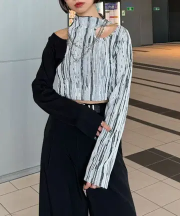 PAGEBOY 핏타 미니 도킹 컷 아웃 TOPS