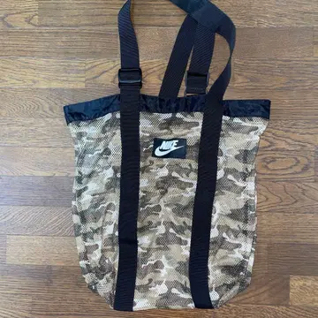 NIKE 카모 패턴 메쉬 토트백