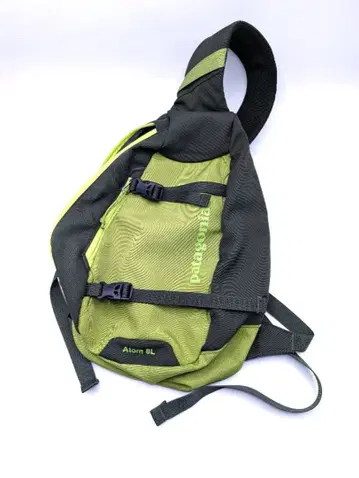 patagonia Atom 8L 슬링백 그린