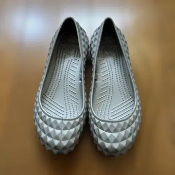Crocs 슈퍼 몰디드 플랫 W6 실버 단종품