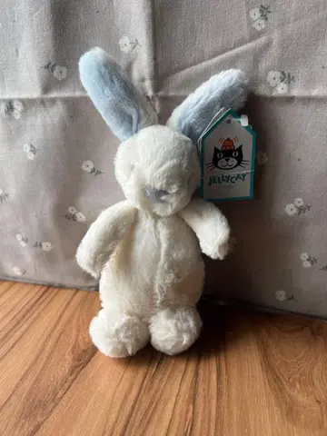 jellycat Bobtail Bunny Rattle 단종 레어