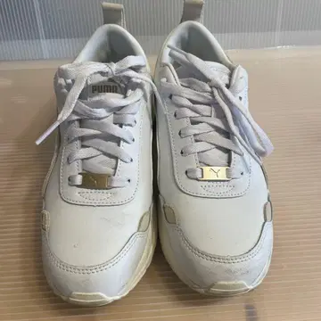 PUMA 푸마 시리아 통굽 스니커즈 화이트 24cm