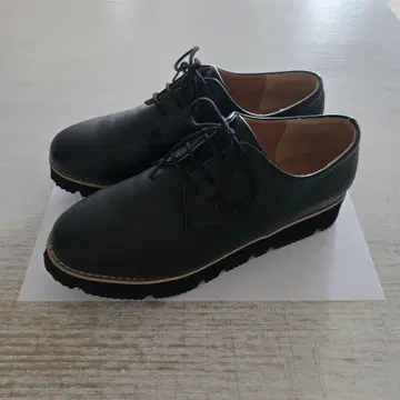 BEAMS HEART 레이스업 통굽 로퍼