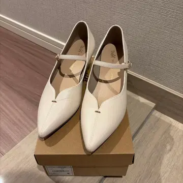 오리엔탈 트래픽 23.5cm 5cm 힐 스트랩 힐 펌프스