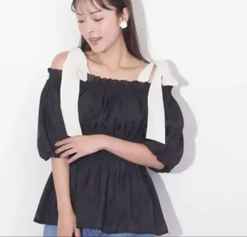 JILL by JILL STUART 리본 오프숄더 블라우스