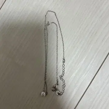 SWAROVSKI 목걸이 싱글 볼 스톤 실버