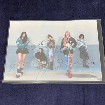 [새상품급] MEOVV EVERLINE 전원 친필 사인 포스터 SIGN