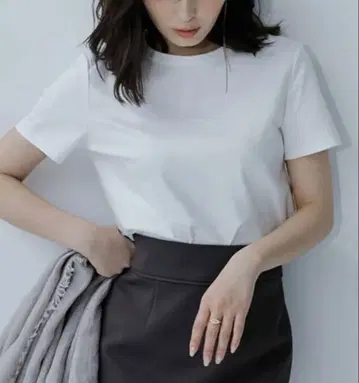 아뉴앙스 실크 터치 코튼 슬림 핏 T