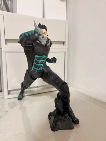 괴수8호 피규어
