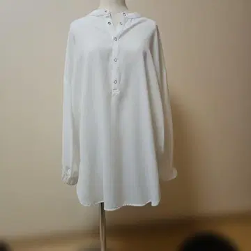 히요리 화이트 스냅 버튼 긴팔 블라우스