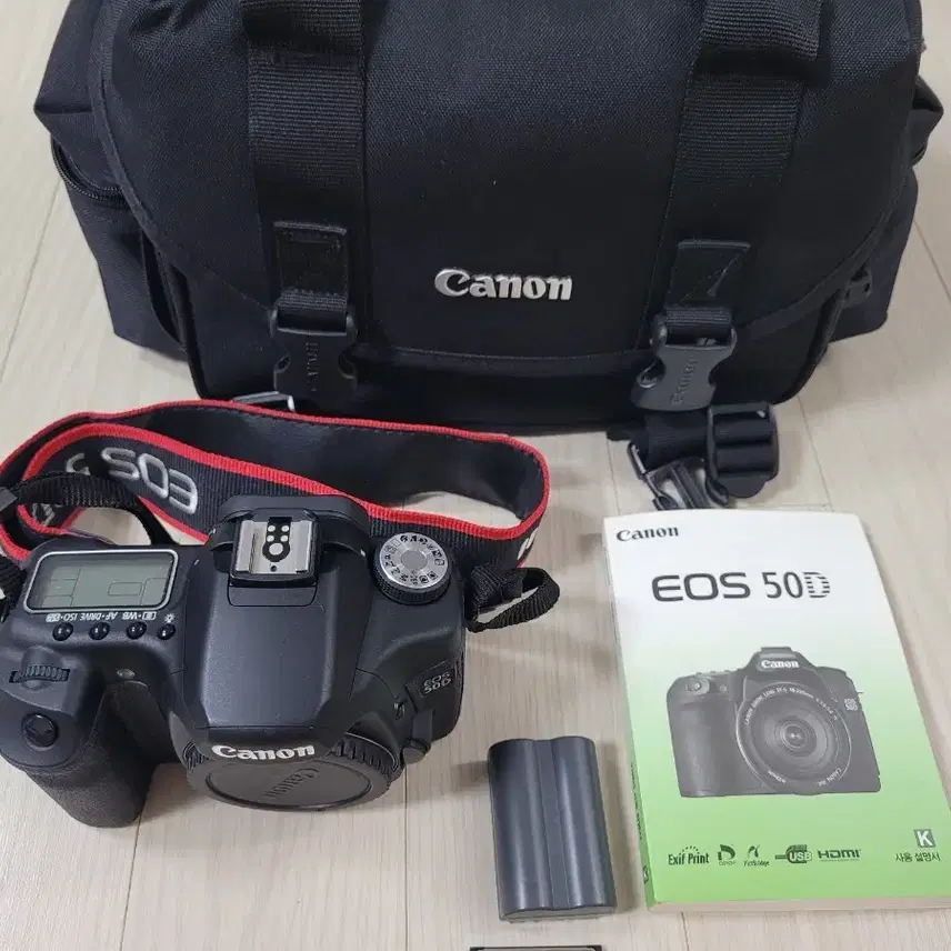 깨끗한 캐논 카메라 EOS 50D 바디 세트 누적 컷 수 3천컷대