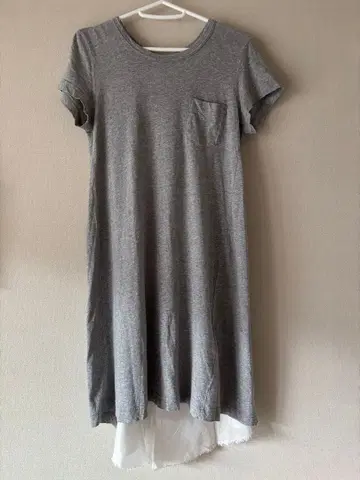 sacai 백 플리츠 T셔츠 그레이