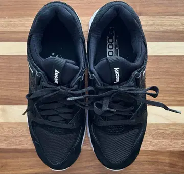 Saucony GRID 9000 블랙 스니커즈
