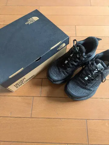 THE NORTH FACE VECTIV 스니커즈 블랙 23cm