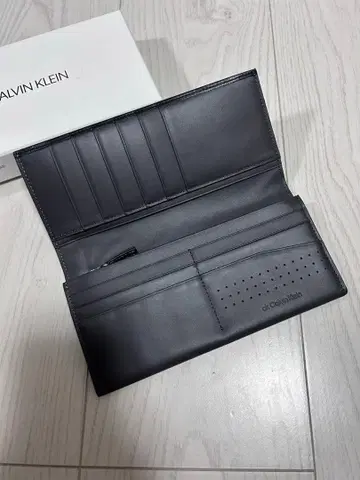 Calvin Klein 장지갑