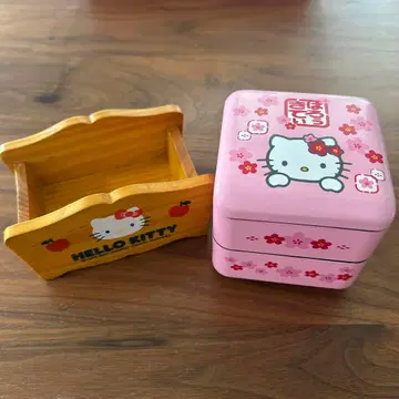 헬로키티 소품함 2000년제, 2001년제